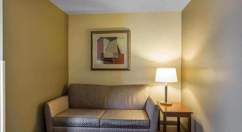 Comfort Inn & Suites Madisonville Exterior photo