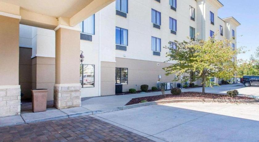 Comfort Inn & Suites Madisonville Exterior photo