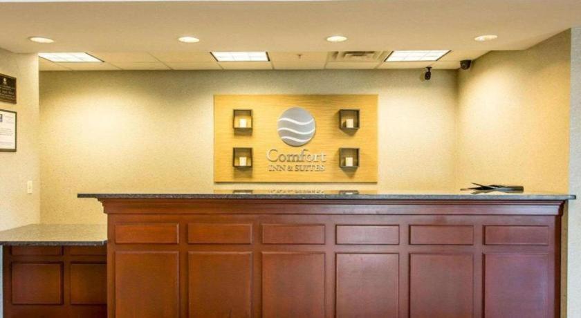 Comfort Inn & Suites Madisonville Exterior photo